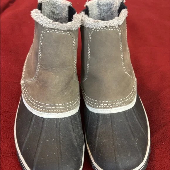 Eddie Bauer Black and Gray Boots with White Stitching - Picture 1 of 8